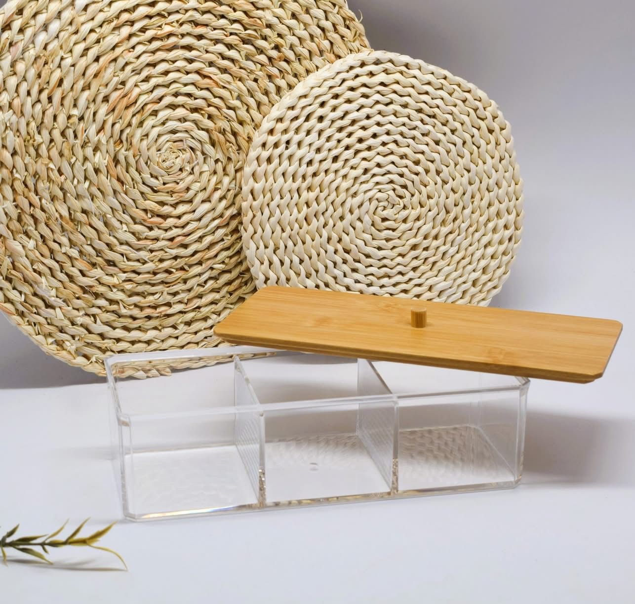 Boite de rangement en plexi avec couvercle en bambou