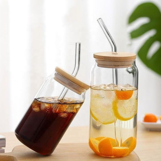 Tasse canette avec paille en verre et couvercle en bambou