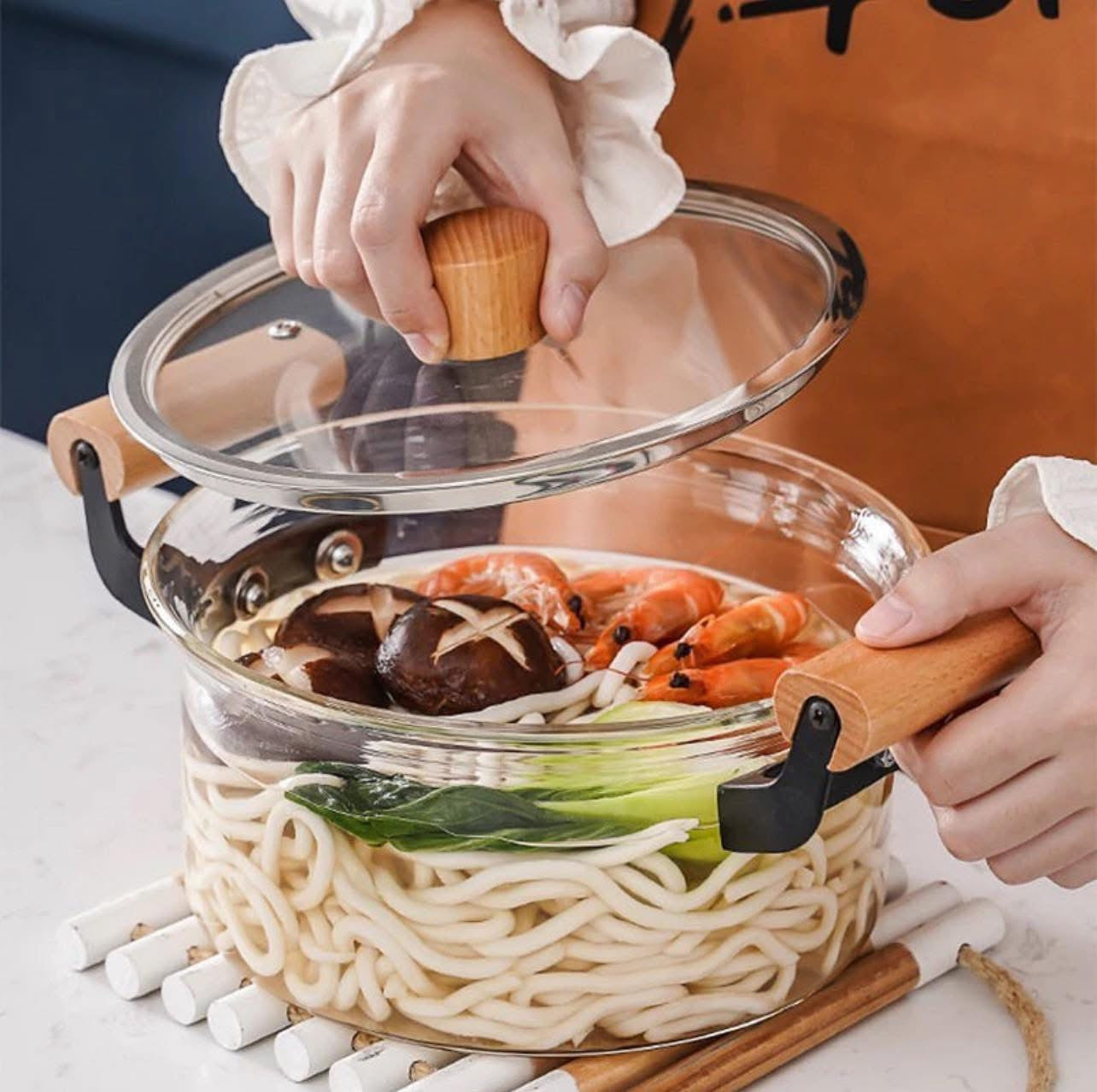 Casserole en verre avec couvercle transparent