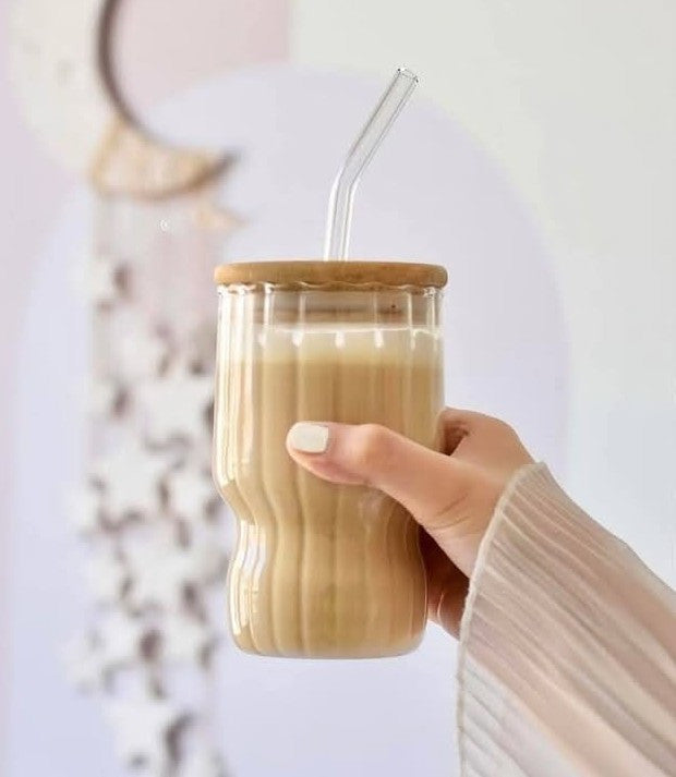 Tasse motif vertical avec couvercle et paille