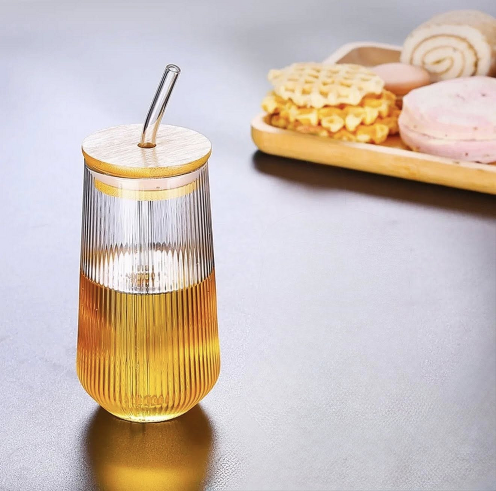 Tasse en verre élégante avec paille en verre et couvercle en bambou