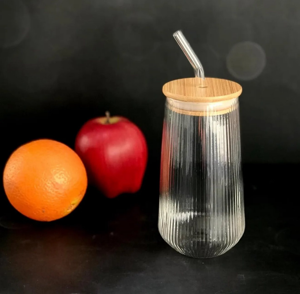 Tasse en verre élégante avec paille en verre et couvercle en bambou