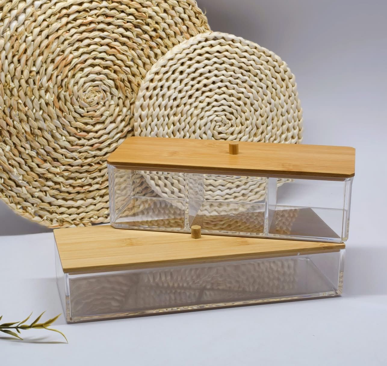Boite de rangement en plexi avec couvercle en bambou